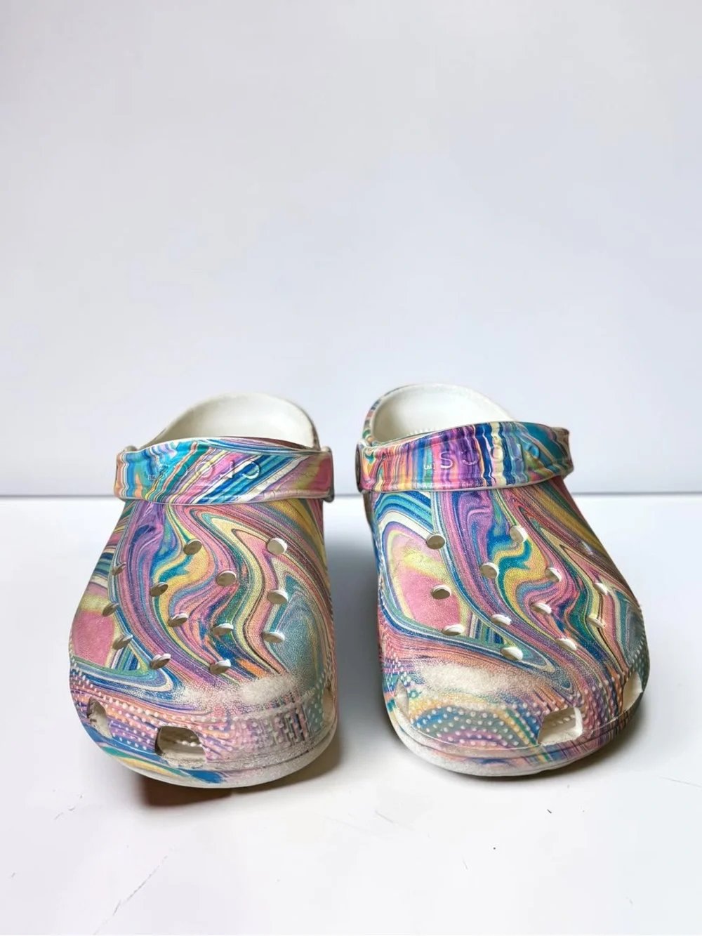 Crocs Classic Out of This World II Clog Kids J2 Rainbow Pastel Marble Swirl